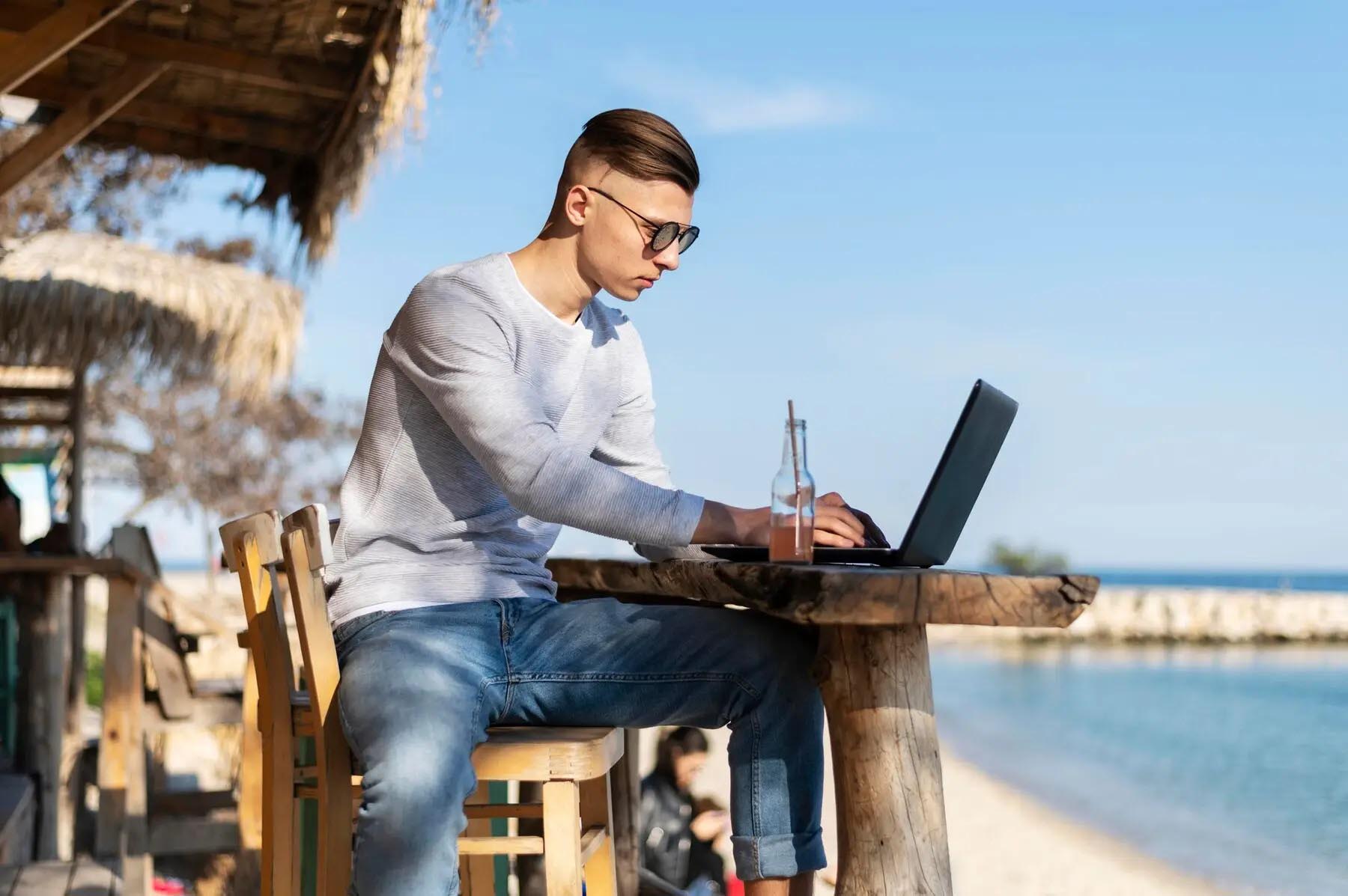 Gaya Hidup Digital Nomad 2025